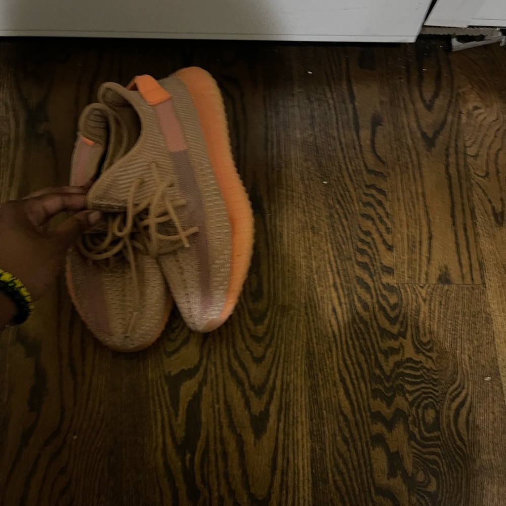Peach yeezy size 7